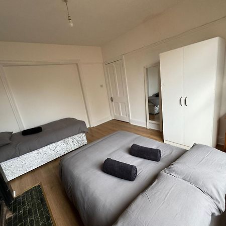 Very Nice Triple Room At 2 Iveragh Rd-5 Dublin Kültér fotó