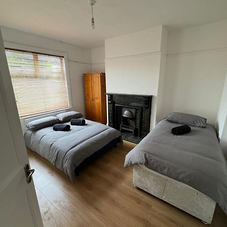 Very Nice Triple Room At 2 Iveragh Rd-5 Dublin Kültér fotó