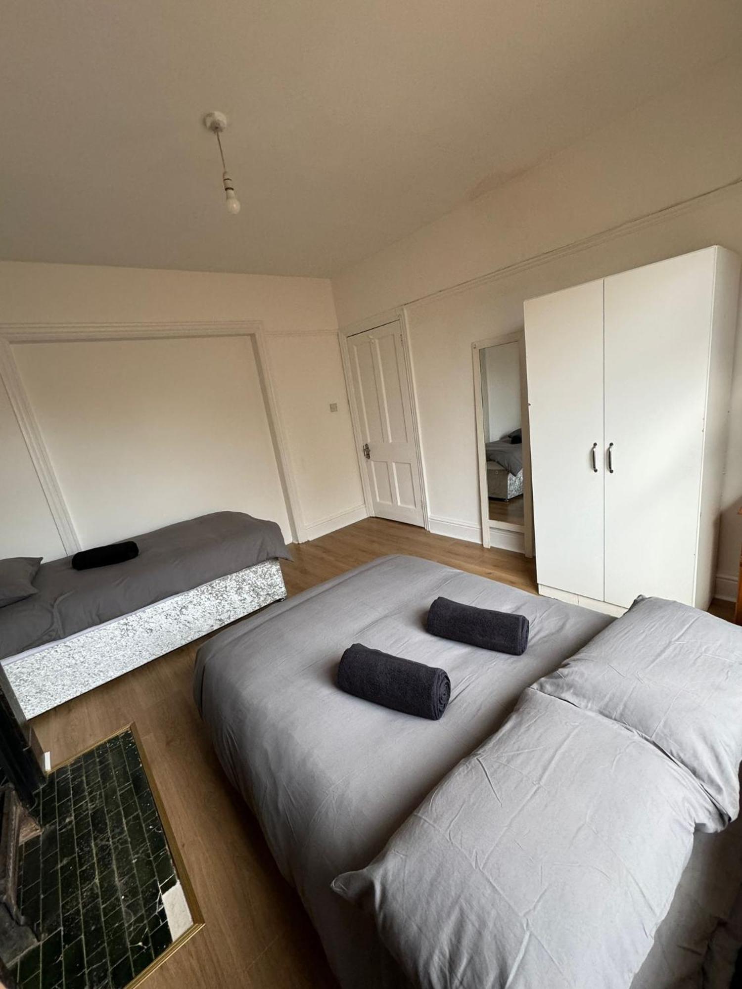 Very Nice Triple Room At 2 Iveragh Rd-5 Dublin Kültér fotó