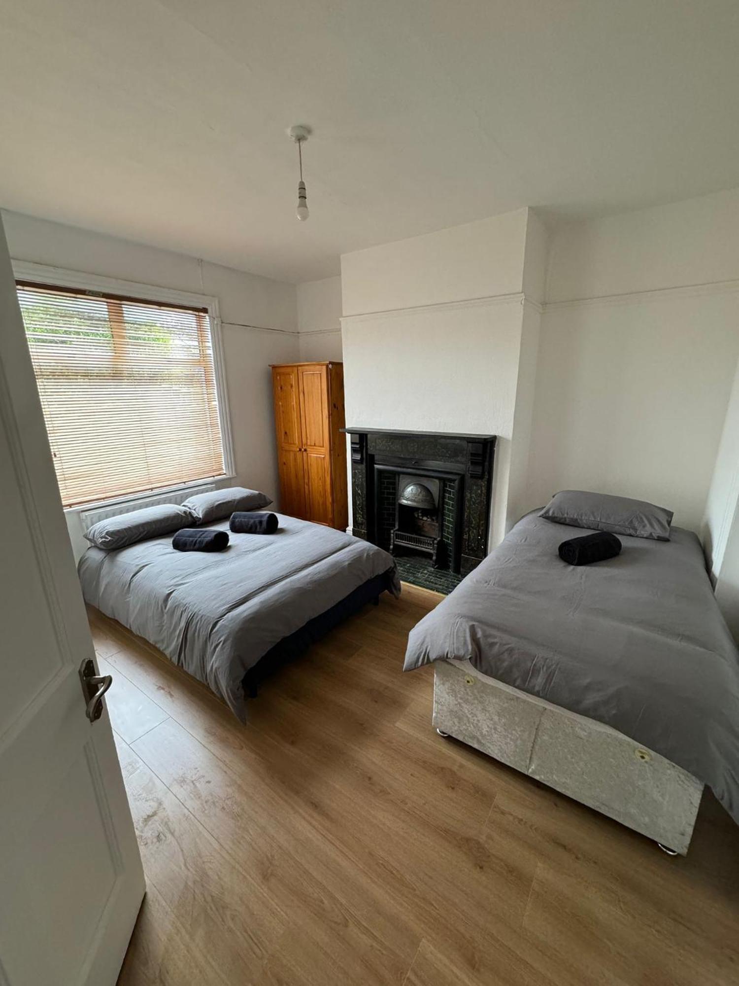 Very Nice Triple Room At 2 Iveragh Rd-5 Dublin Kültér fotó